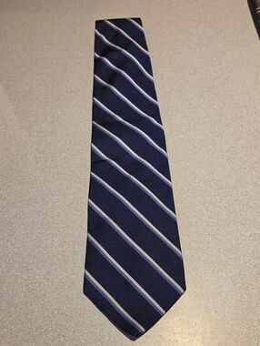 Brooks Brothers Navy and White Diagonal Stripe Tie